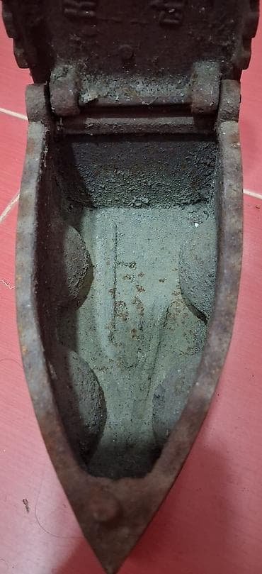 antik service: Antik kömürlü ütü. "1939-cu il antikvar kömür ütüsü (Kromşinski — 4