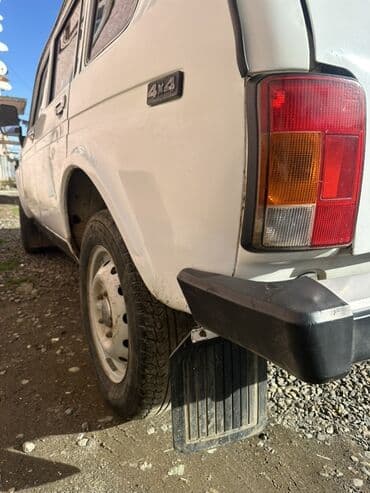 kia islenmis ehtiyyat hisseleri: Lada Niva 2131, ağ rəng, 4 qapılı İli 1999. Yürüş 240380. 1.8 — 4