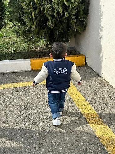 qiw geyimleri: Uşaq üçün kollec üslubunda bomber gödəkçə.LC waikikiden alinib 12-18 — 1