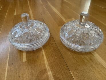 büllür: Şirniyyatları saxlamaq üçün nəzərdə tutulmuş iki ədəd büllur qab — 2