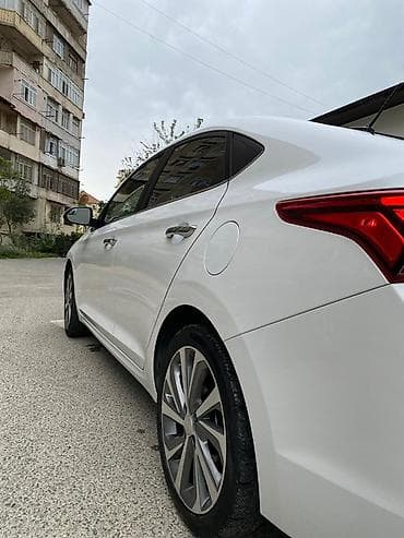 huday santafe: Hyundai Accent (ağ, sedan) - Kuzov: 4 qapılı sedan, ağ rəng, xrom — 9