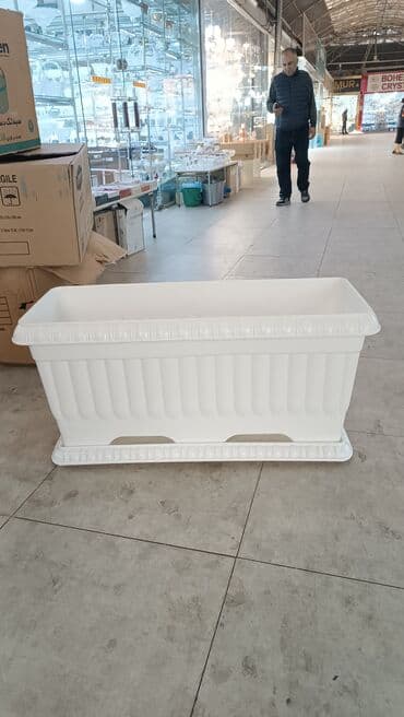 Dibçək Ağ rəngdə kvadrat uzun dibçək — bağ, eyvan və ya interyer lalafo.az -da Dibçək Ağ rəngdə kvadrat uzun dibçək — bağ, eyvan və ya interyer