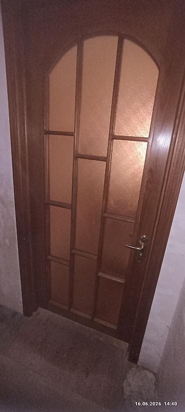 qapi plastik: Müasir dizaynlı şüşəli interyer qapısı - Material: ağac karkas — 1