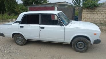 диски на авто ваз 2110 родные: VAZ 2107, ağ rəng, sedan kuzov. Xüsusiyyətlər: - 4 qapı, 5 yerlik — 6