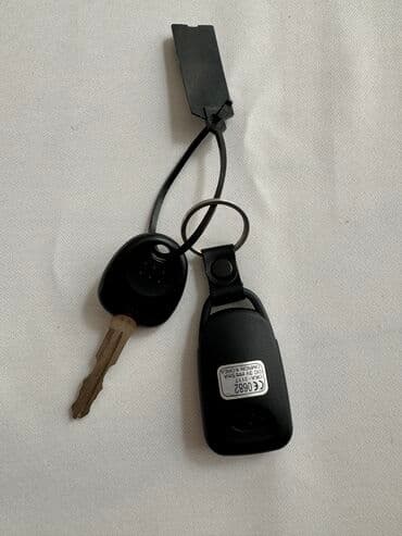 acar pult: Hyundai orijinal pultu, açarı. Maşının üstündə gəlib, təzədir. Bütün — 9