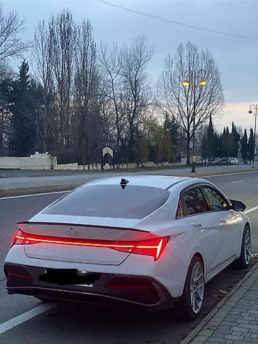 opel astra 2000: Hyundai Elantra: 1.6 l | 2024 il Sedan — 7