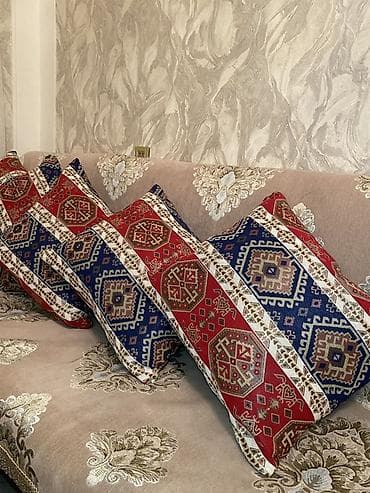 8 mart tebriki: Rəng - Qırmızı Balış üzü — 1