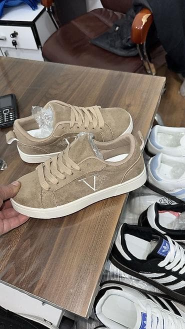 Uniseks gündəlik krossovkalar – bej rəng - Material: zamşa effekti