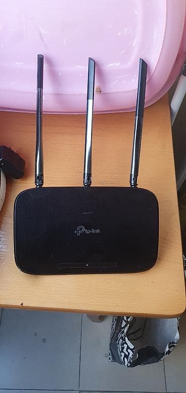 modemler: TP-Link Wi‑Fi router - Model: TP-Link (3 antennali) - Tezliklər: 2.4 — 1