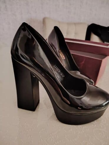 qadin sapaskileri: Rizano qadın tuflisi 35razmer - Rəng: qara, laklı parıltılı üst - — 1