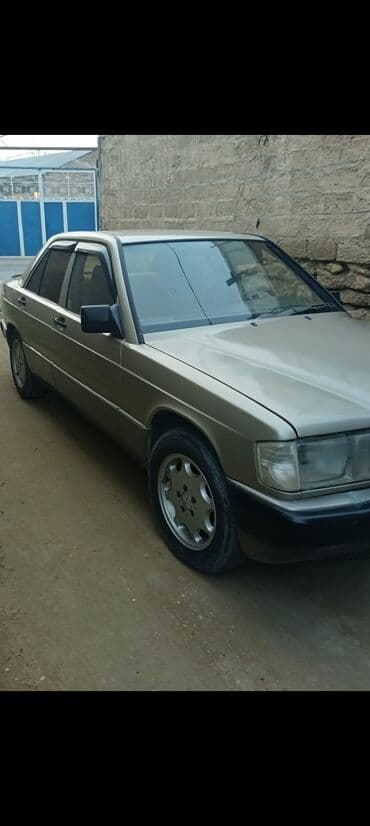 qadın maşınları ucuz: Mercedes-Benz 190E sedan - Korpus: 4 qapılı sedan, “bej/qızılı” rəng — 2