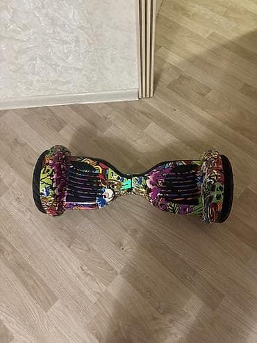 Rəngarəng qrafiti dizaynlı hoverboard (segway) təqdim olunur. Model — 1
