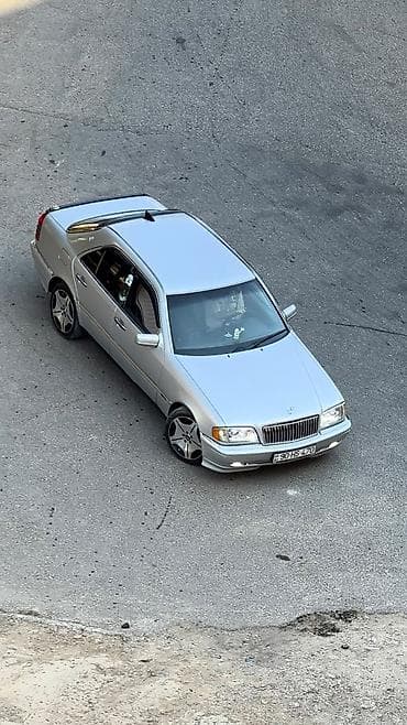 mercedes e class: Mercedes-Benz C-Class: 1.8 l | 1997 il Sedan — 4