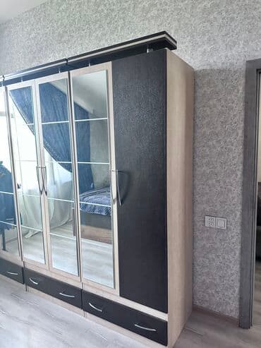 islenmis dolab satilir: İşlənmiş, Açılan, Düz dolab, Qarderob, paltar dolabı — 3