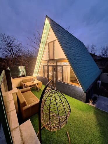 Аренда дач: A-frame üslubunda komfortlu kottec Xüsusiyyətlər: - Üçbucaq formalı — 1