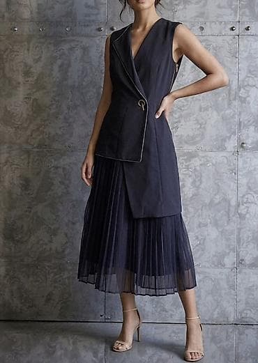 Şəxsi əşyalar: Qadın geyimi – şık dizaynlı tünd rəngli paltar - Üst hissə: qolsuz — 1