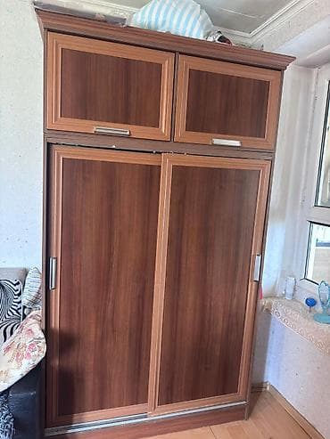 Dolab tecili satilir. Qiymet 100 azn. Unvam Genclik m