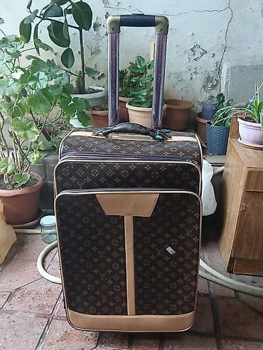 LOUIS VUITTON brendi olan təkərlı, teleskopik tutacaqlı böyük tutumlu — 1
