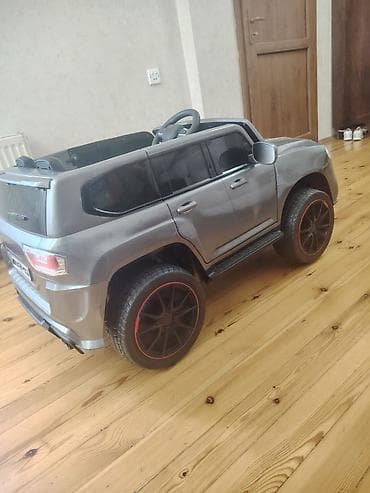 Uşaq dünyası: Uşaq üçün elektrikli maşın – AMG dizaynlı, boz rəng. - Qiymət: 220 — 2