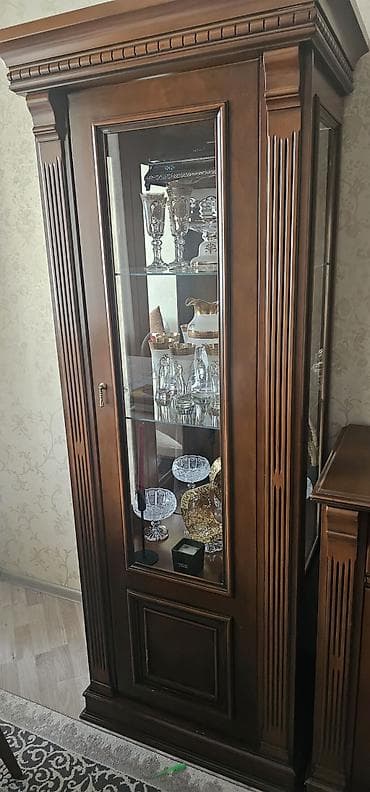 Klassik üslublu vitrin-dolab dəsti - Material: massif ağac (tünd