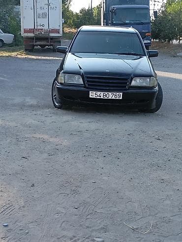 kalpak disk: Mercedes-Benz 220: 1.8 l | 1996 il Sedan — 1