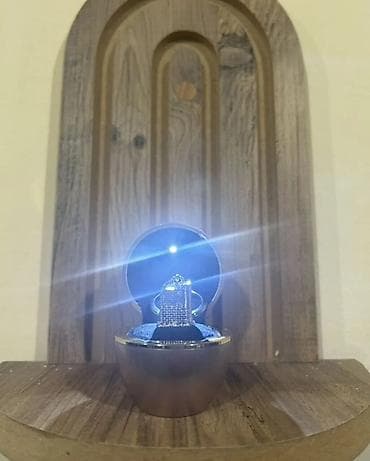 versace boyunbagi: Möhtəşəm işıqlı zərgərlik qutusunda zərif gümüş boyunbağı və sırğa — 2