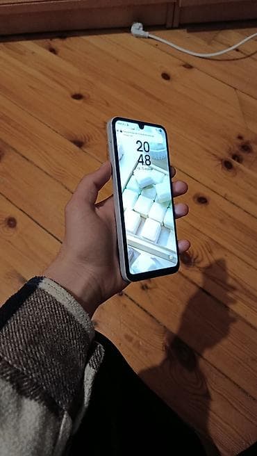 lalafo telefon satisi: Smartfon və aksesuar dəsti - Ekran: tam ekran dizayn, damcı formalı — 2