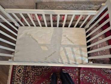 işlənmiş uşaq beşikləri: Oğlan və qız üçün, İşlənmiş, Beşik, Matras ilə — 2