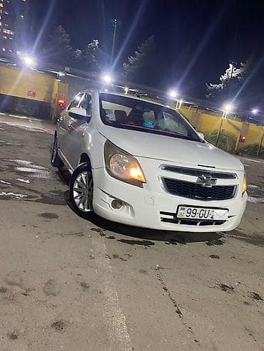 zapi maşin: Təcili satilir heç bir prablemi yoxdur Ağ rəngli 4 qapılı sedan — 5