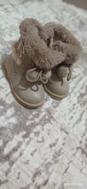 24 saat baytarliq: 24 razmer.hec bir deffekti yoxdur .içi isti saxlayir.1-2 dəfə geyilib — 1