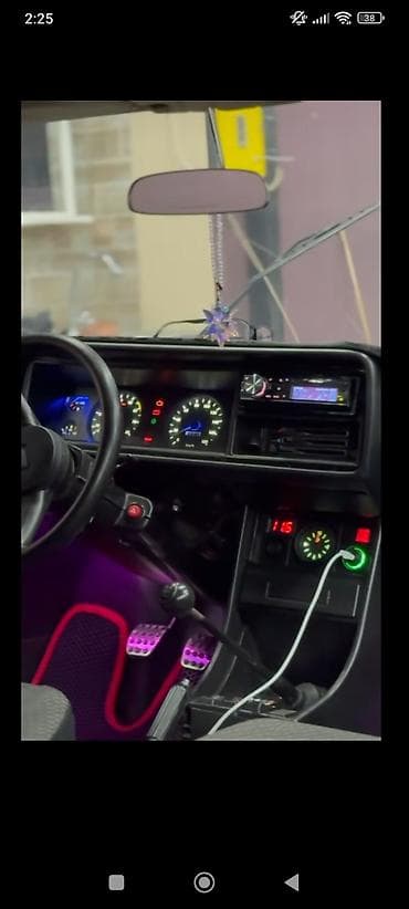 VAZ (LADA): VAZ 2107, sedan gövdə, ağ rəng. Xarici: - Orijinal VAZ radiator — 3