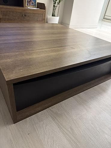 Kvadrat masa, Açılmayan, Təkərsiz, Teksturalı laminat