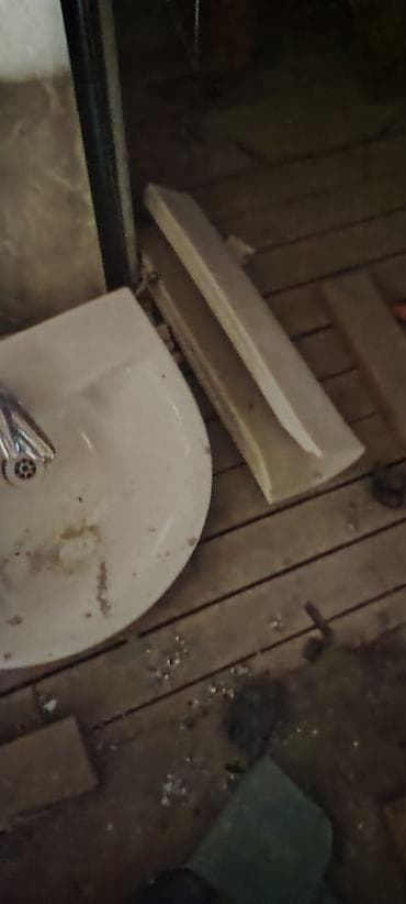 Taxta şüşəli qapı və hamam üçün kiçik əl-üz yuma lavabosu dəsti -