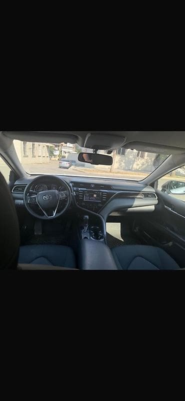 camry stop: Toyota Camry – ağ rəng, sedan kuzov, dinamik və zərif dizayn — 7