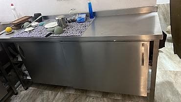 Paslanmayan poladdan sənaye mətbəxi üçün iş masası və alt dolab -