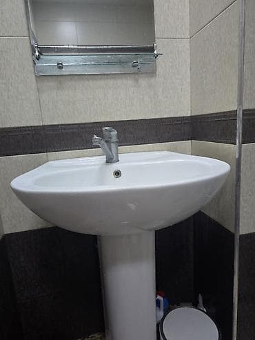 Çanaq-tülpan. Keramika. Heç bir çatı, cızığı yoxdur. Güzgüsü üstündə at lalafo.az Çanaq-tülpan. Keramika. Heç bir çatı, cızığı yoxdur. Güzgüsü üstündə