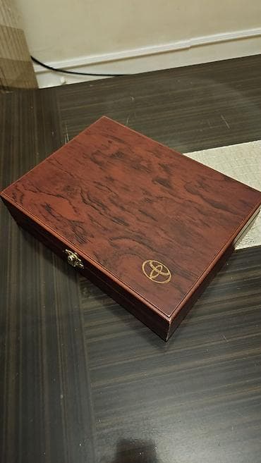 maye soyutma: Hədiyyəlik içki dəsti – taxta qutuda Tərkib: - Paslanmayan poladdan — 2