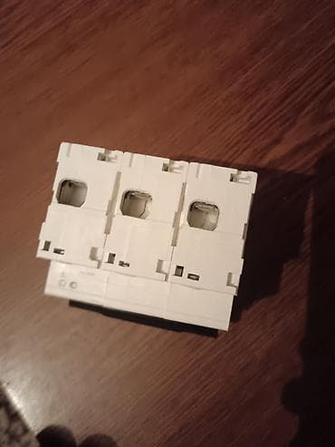 kerpic satilir: Salam satılır şneyder 100 Amper kurtka 52 razmer lampalar Vklçater — 5