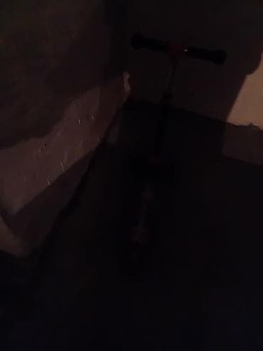 skuter az: Uşaq skuterı - 3 təkərli model: ön tərəfdə iki təkər, arxada bir — 4