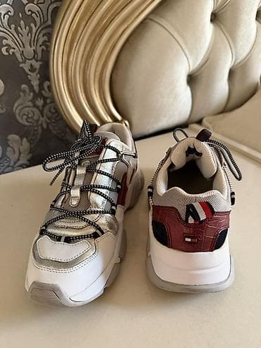 Şəxsi əşyalar: Tommy Hilfiger qadın idman ayaqqabısı - Model: chunky/snickers tipli — 1