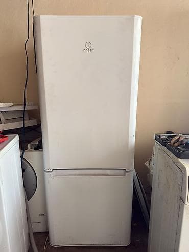 Indesit iki qapılı soyuducu - Brend/model: Indesit (alt hissədə