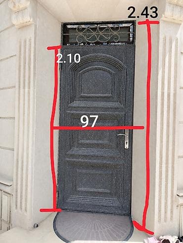 Giriş qapısı – dəmir karkaslı, MDF/laminat örtüklü.4 -lükdür — 2