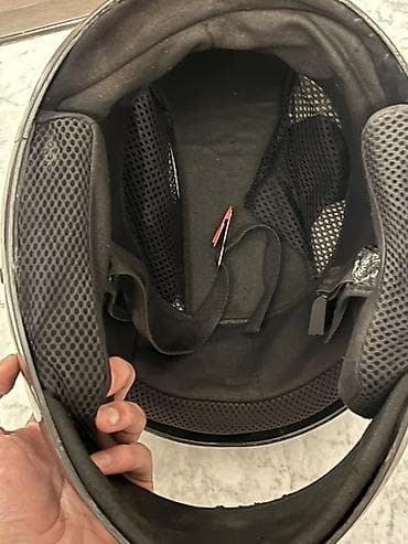 disk teker vaz: Tam üzlü motosiklet dəbilqəsi – qara rəng Xüsusiyyətlər: - Tam üzlü — 3