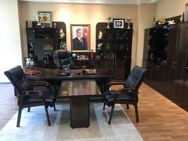 аренда торгового места в магазине: Gənclik metrosuna yaxın yol kənarı ümumi sahəsi 220 kv,m olan, obyekt — 1