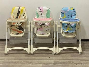 Uşaq qidalandırma masası müxtəlif rənglərdə. Açıq rənglərdə qidalanma