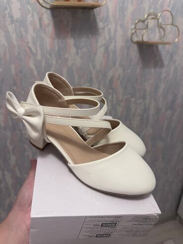 Usaq ucun 33-34 razmer bir defe buraxilisa geyinib