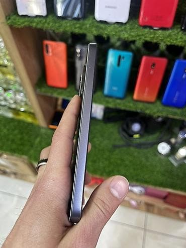 tecno spark 20 pro ikinci el: Smartfon – arxa tərəfi teksturalı dizayn, üçlü kamera sistemi və LED — 3