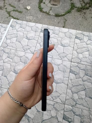 ipad air 2: IPhone 15, Qara, Face ID — 3