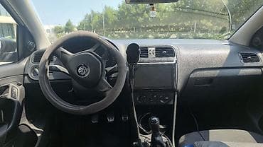 polo 2012: Volkswagen Polo: 1.6 l | 2017 il Sedan — 6