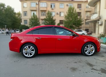 запчасти на опель вектра: Chevrolet Cruze sedan – parlaq qırmızı rəngdə, idman görünüşlü paket — 1
